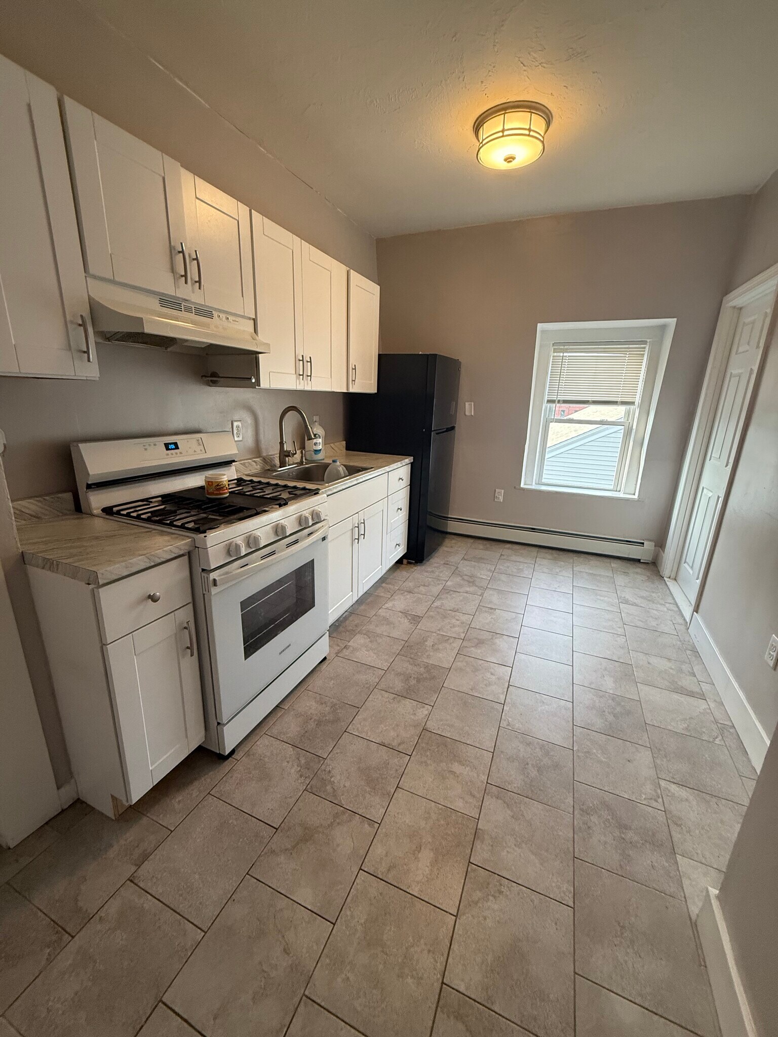 Kitchen - 60 School St