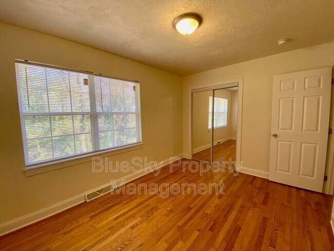 Building Photo - 109 Longwood Dr