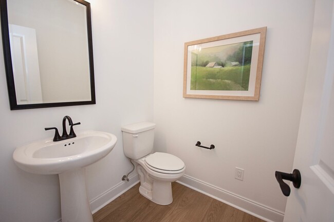 Building Photo - Modern Townhome for Rent!