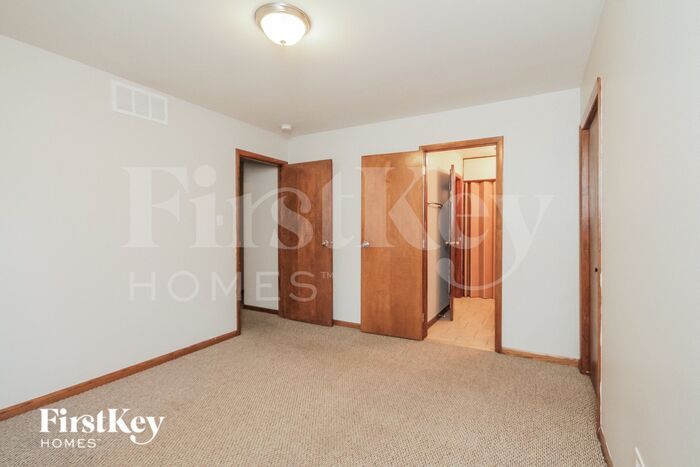 Building Photo - 18519 Carriage Ln