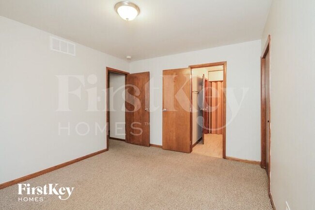 Building Photo - 18519 Carriage Ln