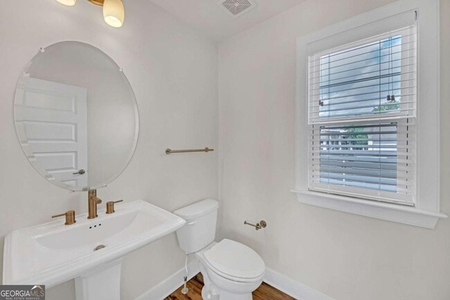 Building Photo - 860 Stonehill Ln