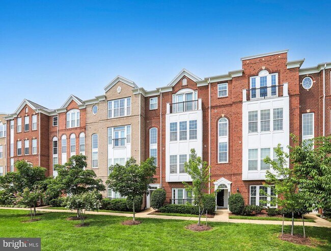 Building Photo - 20638 Sibbald Square