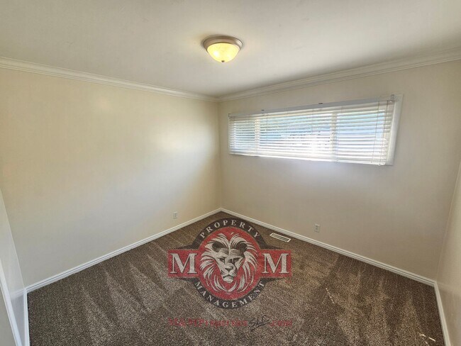 Building Photo - Great 4 Bd 2 Bath Home in Sandy