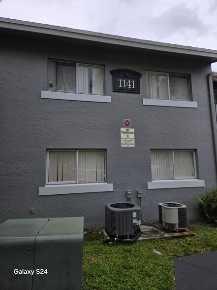 Building Photo - 1141 Lake Victoria Dr