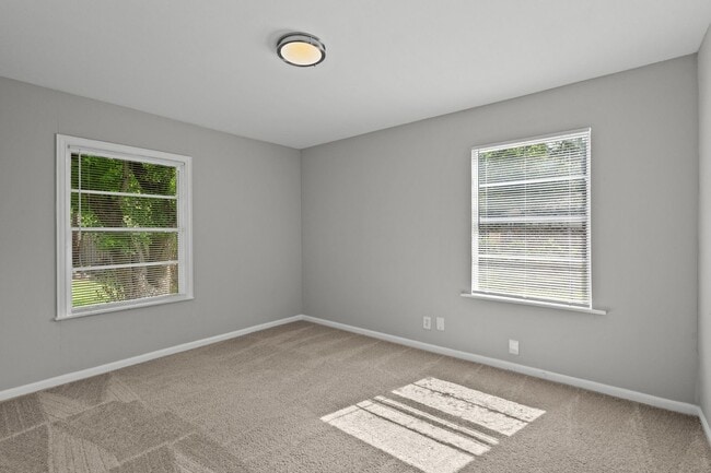 Building Photo - Spacious 3 Bedroom 1 Bath Home with Fresh Updates and Expansive Backyard