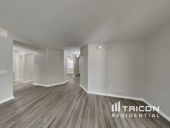 Building Photo - 3328 Montano Ave