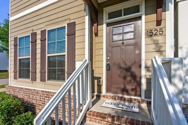 Building Photo - 1525 White Tip Ln