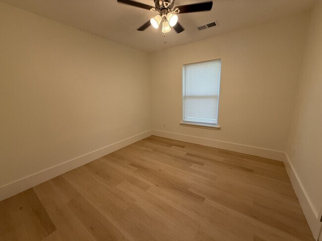 Building Photo - 940 N Hollywood St