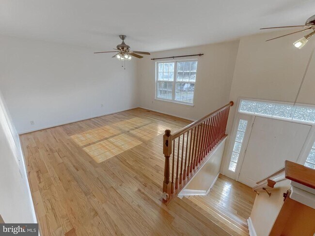 Building Photo - 21133 Woodmere Dr