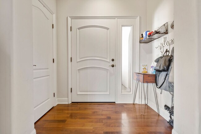 Front entry - 108 S El Molino Ave