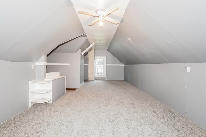 Building Photo - 1556 Dille Rd