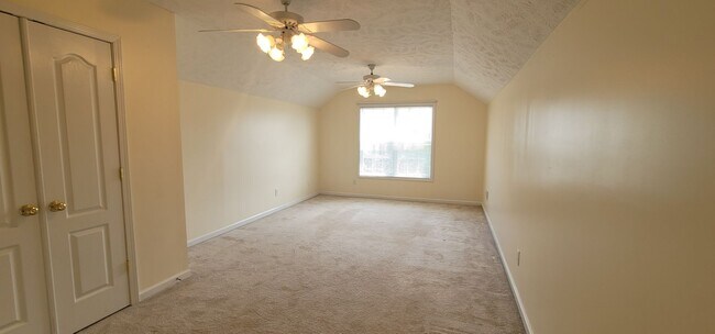 Building Photo - Beautiful 3 Bedro Brick Ranch Home w/ Bonus Room- Minutes from Interstate and Close to Shopping.