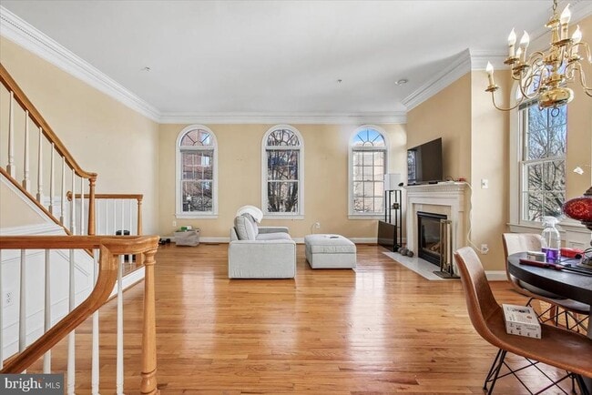 Building Photo - 1053 N Stuart St