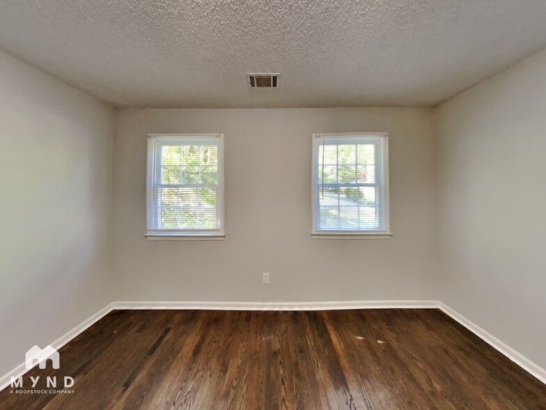 Building Photo - 2122 Yorkshire Ct