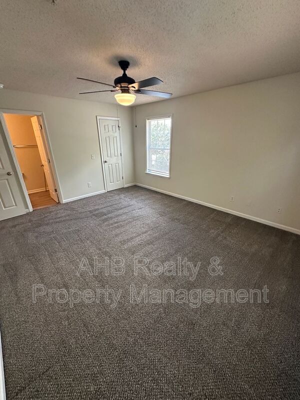 Building Photo - 3475 Forestdale Dr