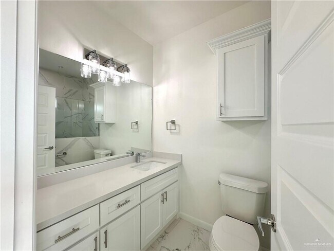 Building Photo - 11 Selena St