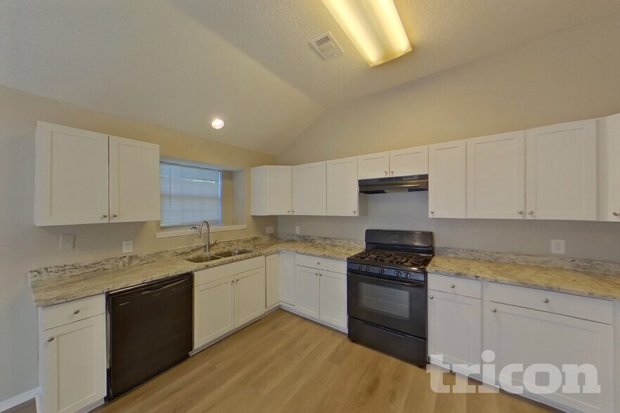 Building Photo - 2805 Trotters Pointe Dr