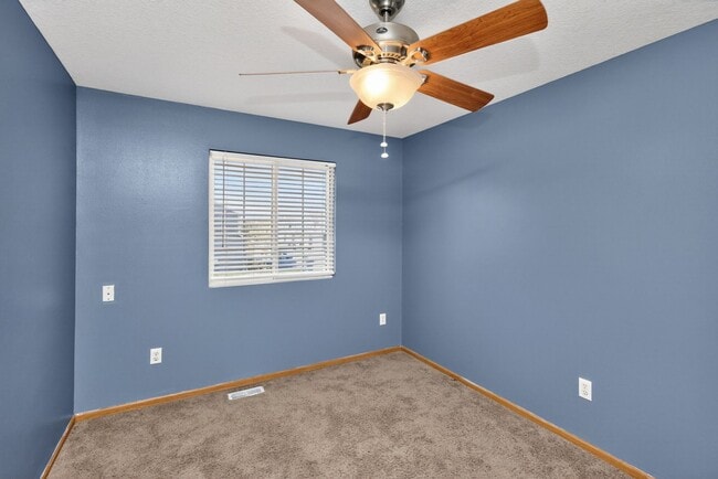 Building Photo - SPACIOUS COMFORT!! 3 Bedroom, 2 Bathroom House in Ankeny!