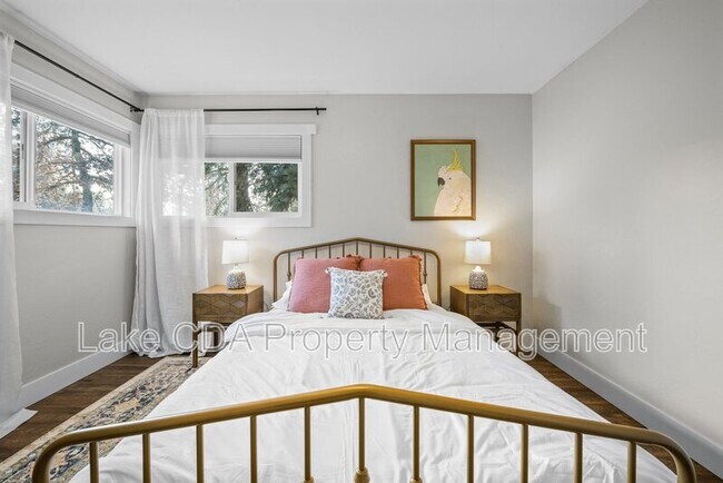 Building Photo - 3870 N Honeysuckle Dr