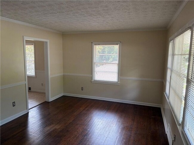 Building Photo - 2064 Montrose Dr