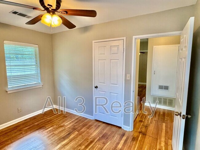 Building Photo - 3508 Cottonwood Dr