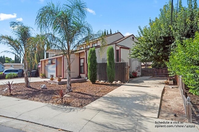 Building Photo - 1425 Valerie Ln