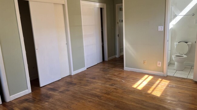 Building Photo - 3414 Meadow Dr