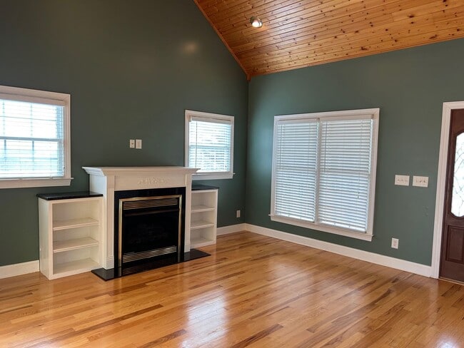 Building Photo - 3 or 4 Bedroom / 2 Bath Home   Kingsport TN