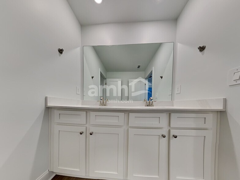 Building Photo - 216 Latitia Lane