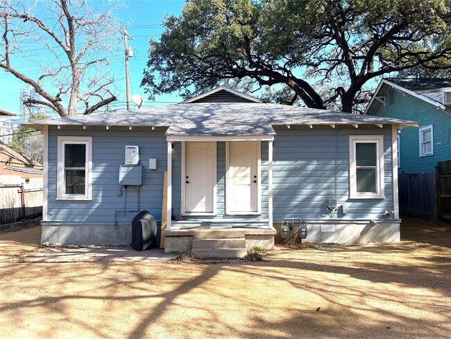 Building Photo - 807 E Riverside Dr