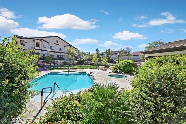 Building Photo - 2291 W Horizon Ridge Pkwy