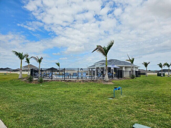 Building Photo - Palm Bay Paradise