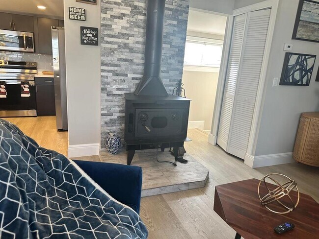 Building Photo - 244 Lexington Dr