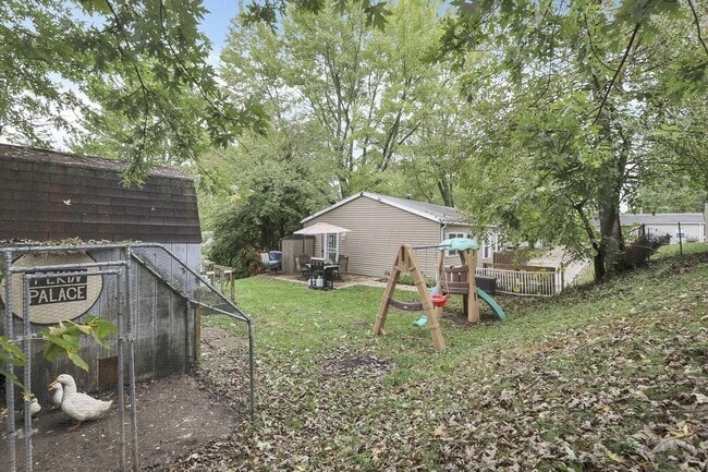 Building Photo - 455 Lakeview Dr