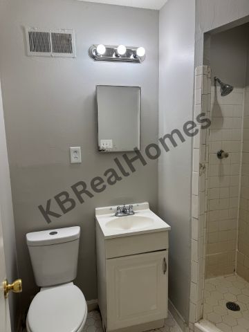 Building Photo - 3240 Forest Glen St