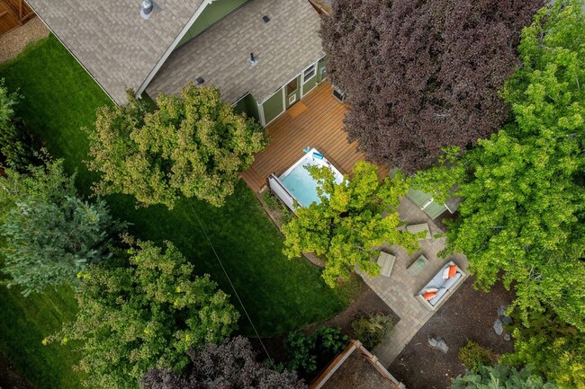 Building Photo - Beautiful Westside Home