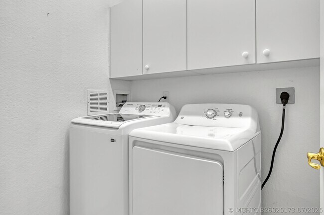Building Photo - 176 Bellezza Terrace