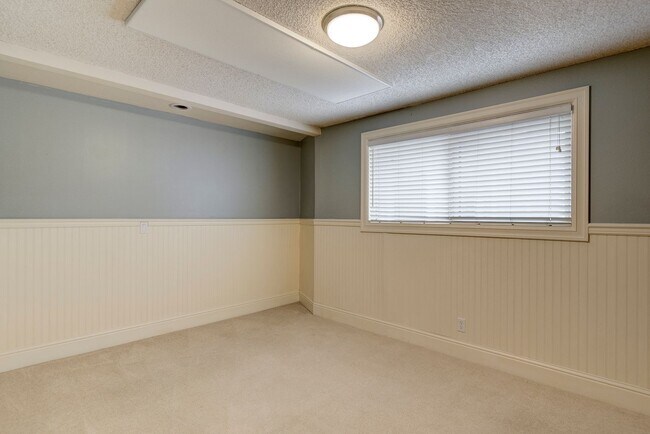 Building Photo - Charming Upper-Level Home with Water View – Walk to Downtown Coupeville