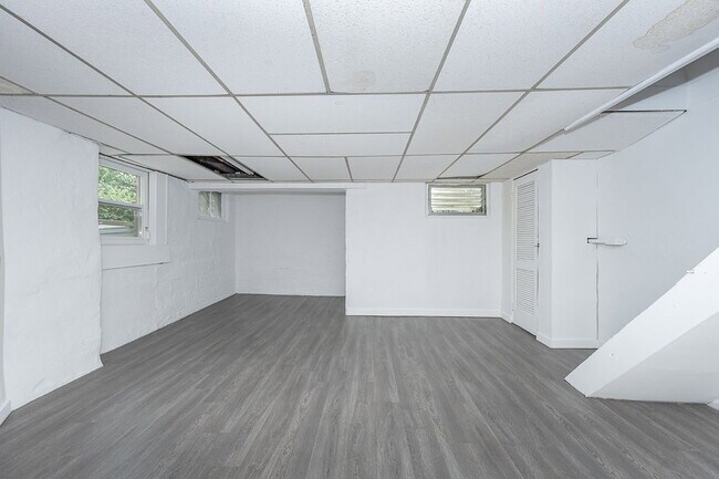 Building Photo - 639 Probasco St