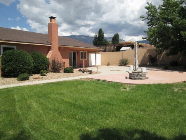 Building Photo - Desireable NE Heights