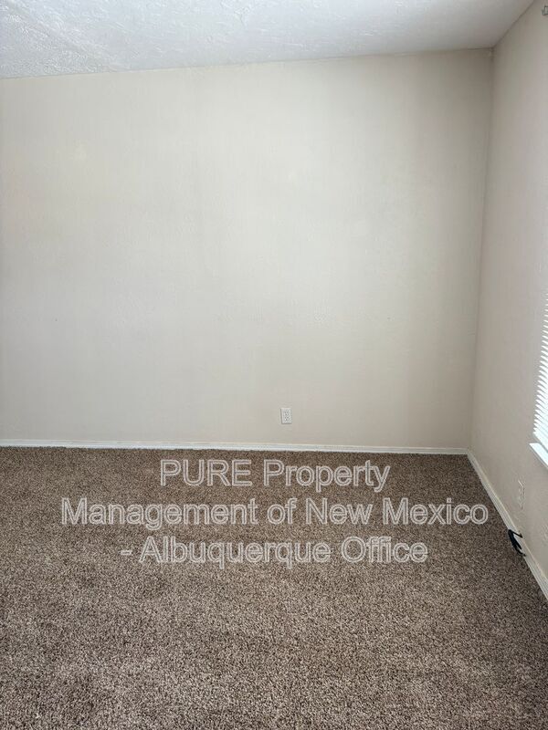 Building Photo - 12400 Hardin Ct NE