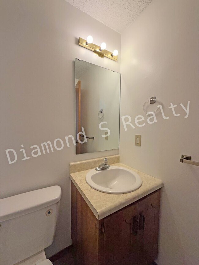 Building Photo - 2335 W Farm Rd 164