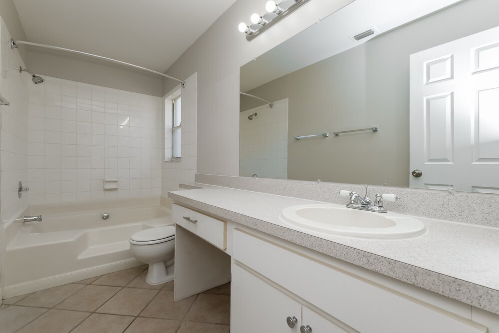 Building Photo - 1540 Chepacket St