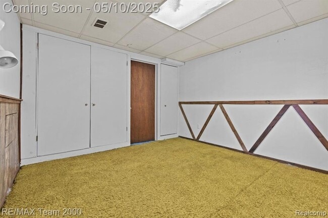 Building Photo - 25152 Fairway Dr