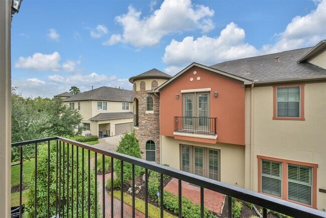Building Photo - 14546 San Pietro Dr