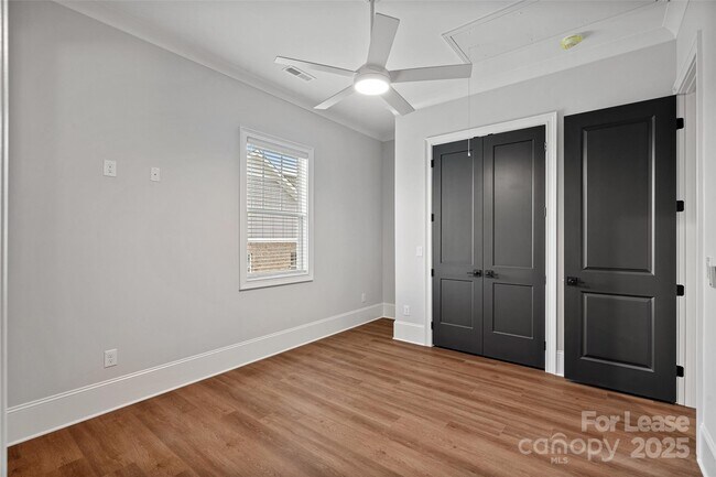 Building Photo - 805 Naples Dr