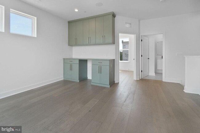 Building Photo - 5353 ZENITH OVLK