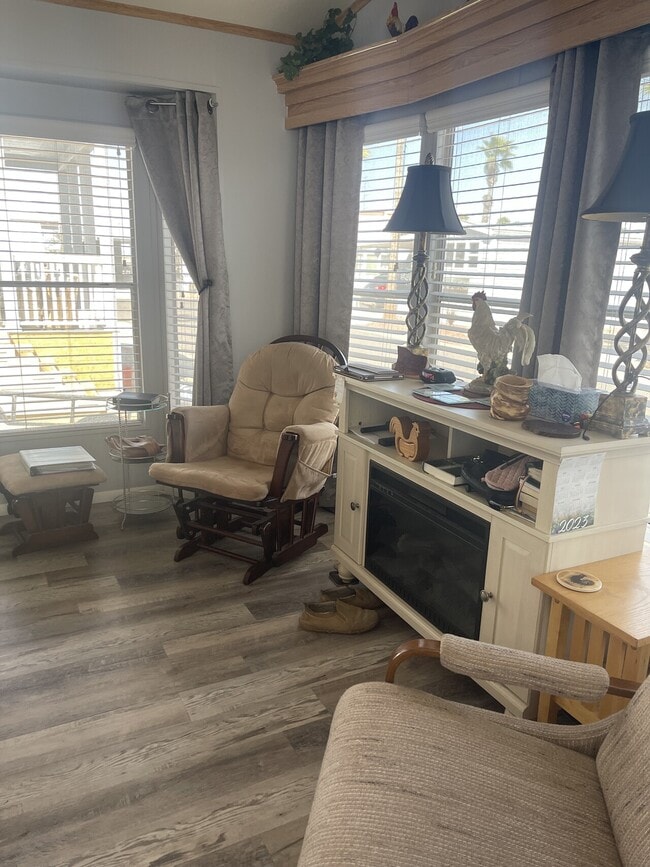 Building Photo - 580 Clarence