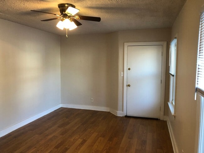 Building Photo - W. Collins Ct., 210 1/2